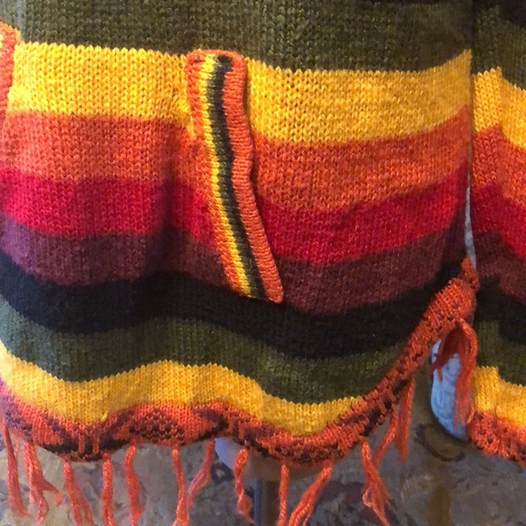 VINTAGE | Striped Llama Hooded Poncho with Fringe - Picture 5 of 6